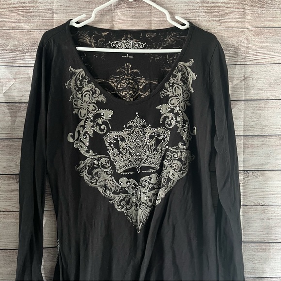 Black VNeck Bedazzled Crown Print Maurice’s Premium Long Sleeve Top, Size 1X - Picture 3 of 7